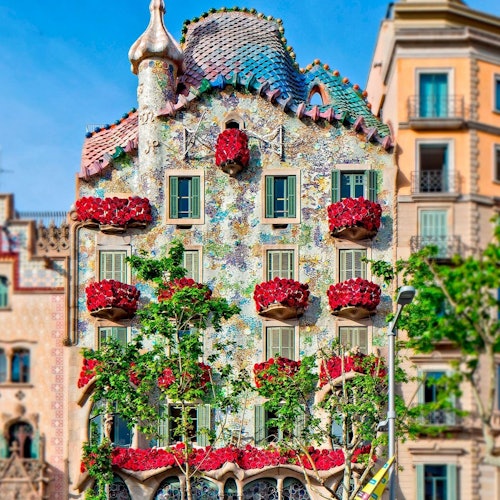 Barcelona & Gaudí: Daytrip from Lloret with Artwork Bus Tour