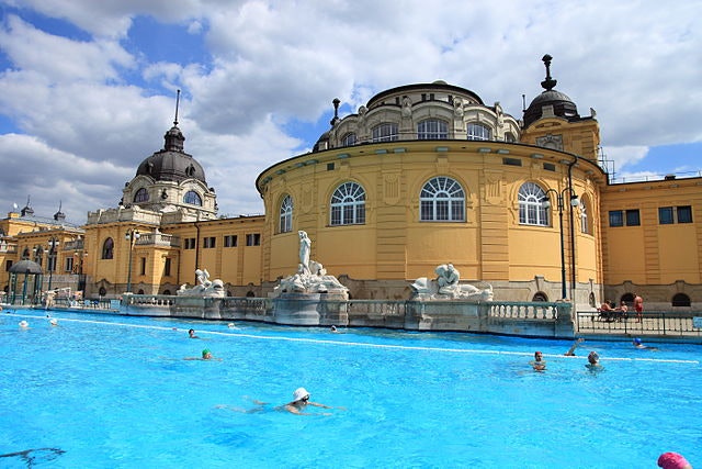 Balneario Széchenyi: Entrada + Masaje + Cabina Privada
