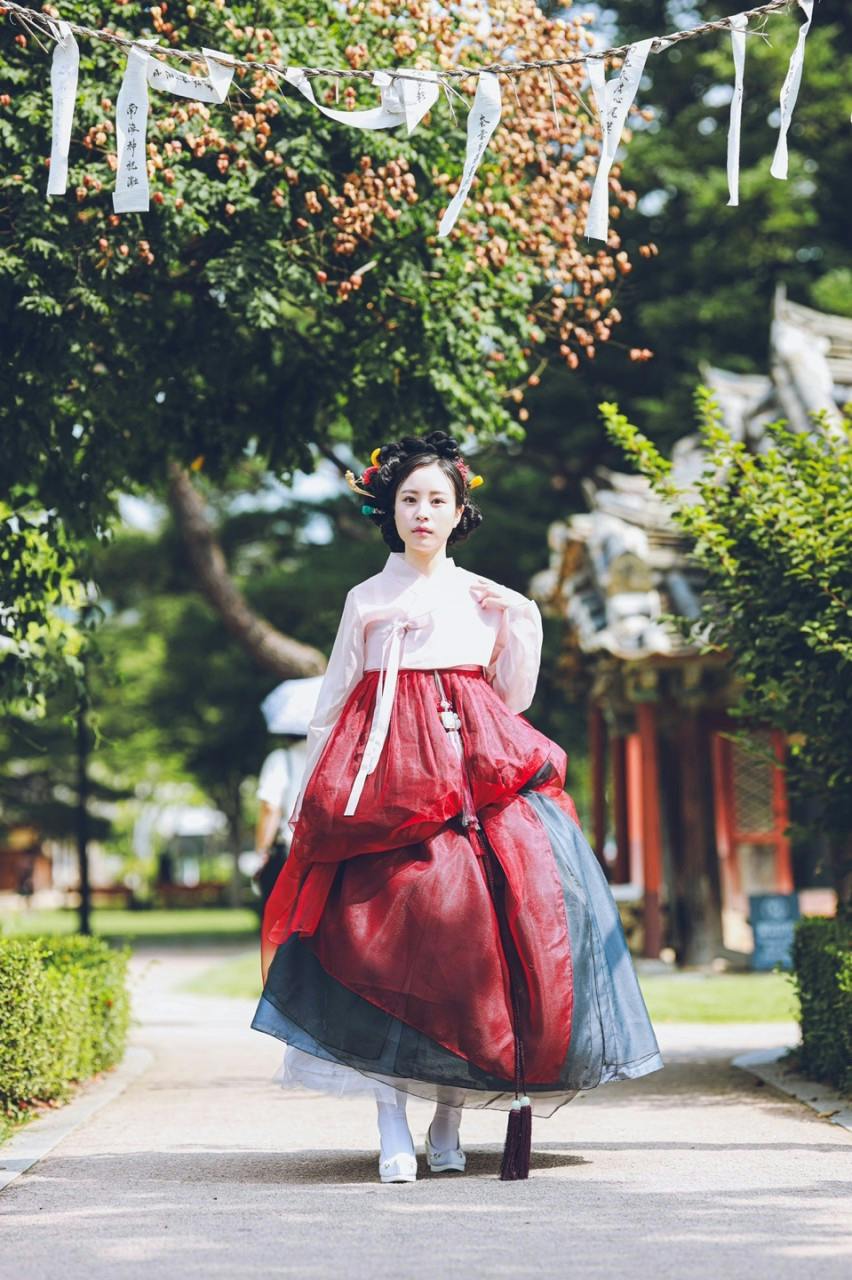 Hanbok Rental & Hairstyling at Gyeongbokgung Palace, Seoul: Traditional Hanbok Rental