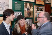 Os visitantes desfrutam de uma experiência de passeio no Little Museum of Dublin