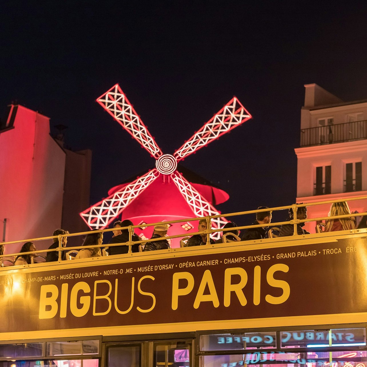 Big Bus Paris: Tour nocturno de 2 horas - Alojamientos en Paris