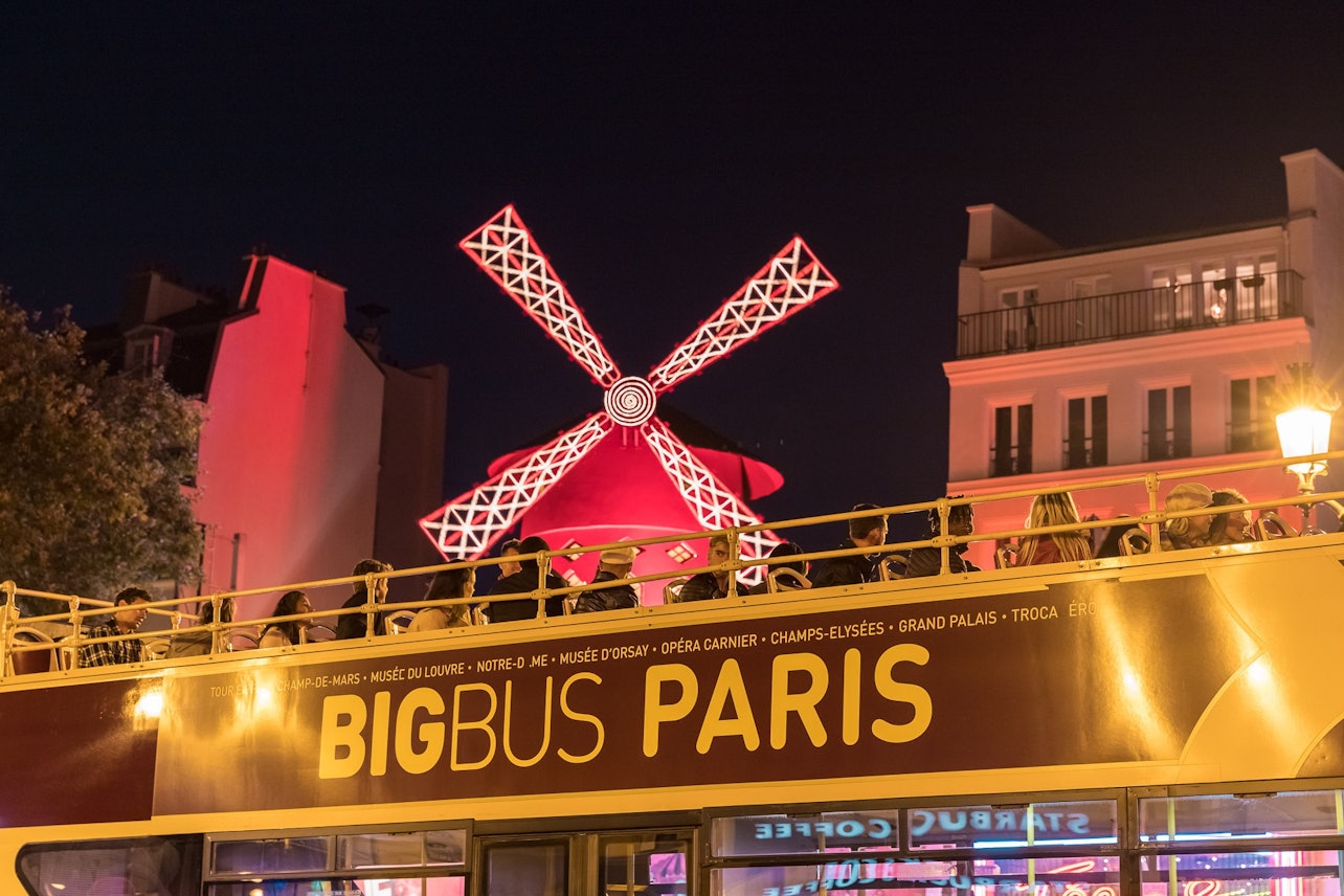 Big Bus ParisPasseio noturno de 2 horas - Acomodações em Paris