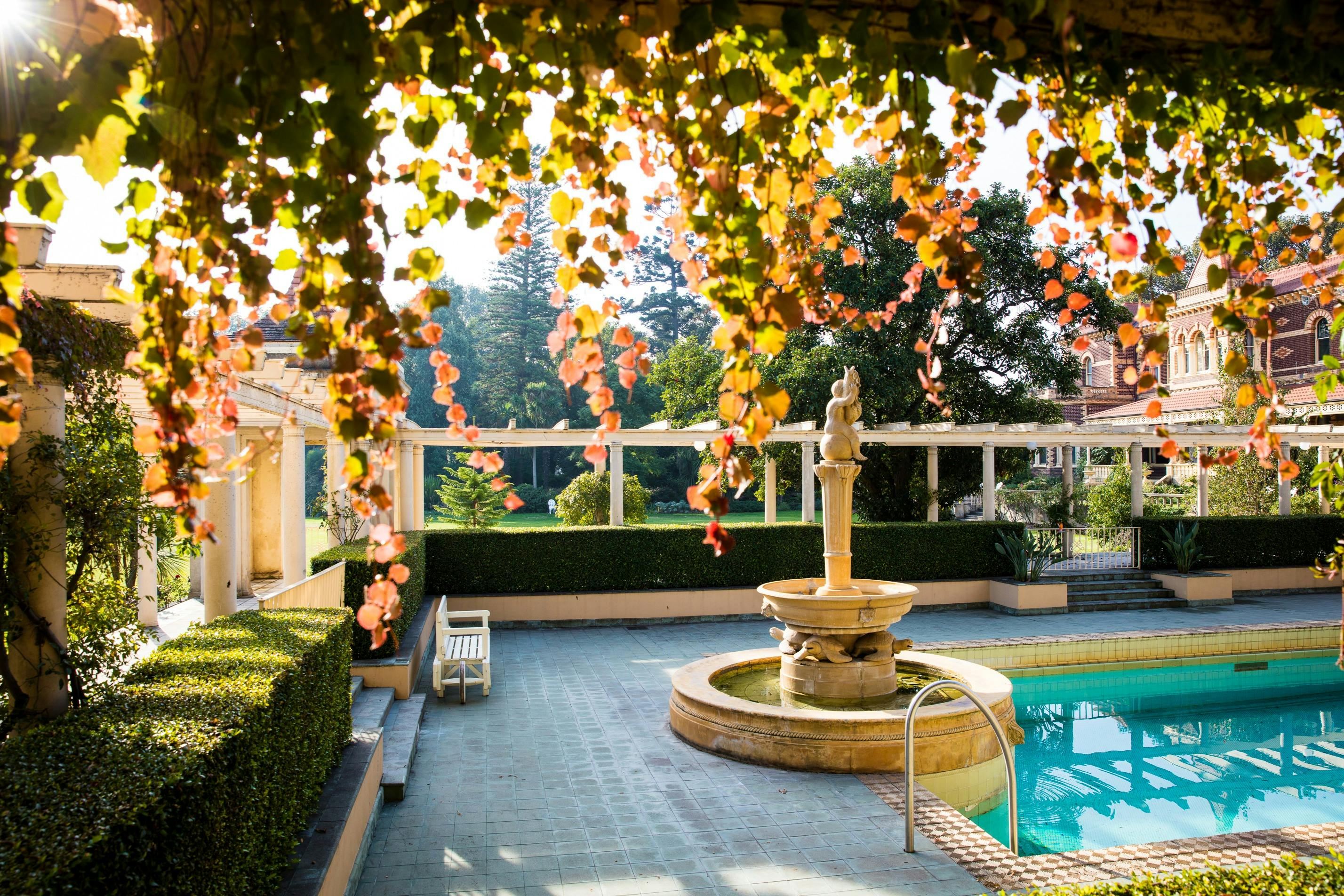 リッポンリーエステートのプールテラス