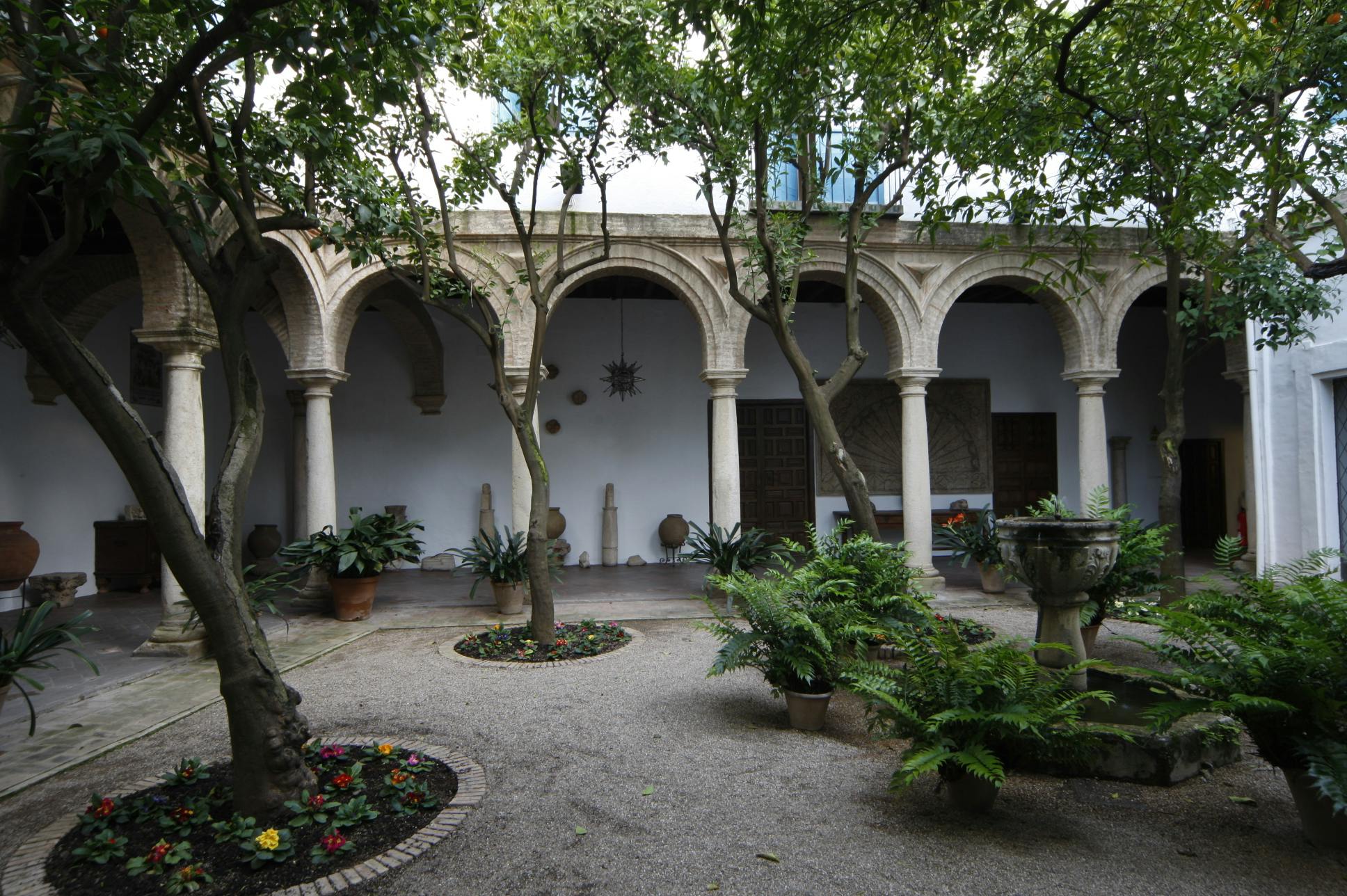 Image des cours du palais de Viana