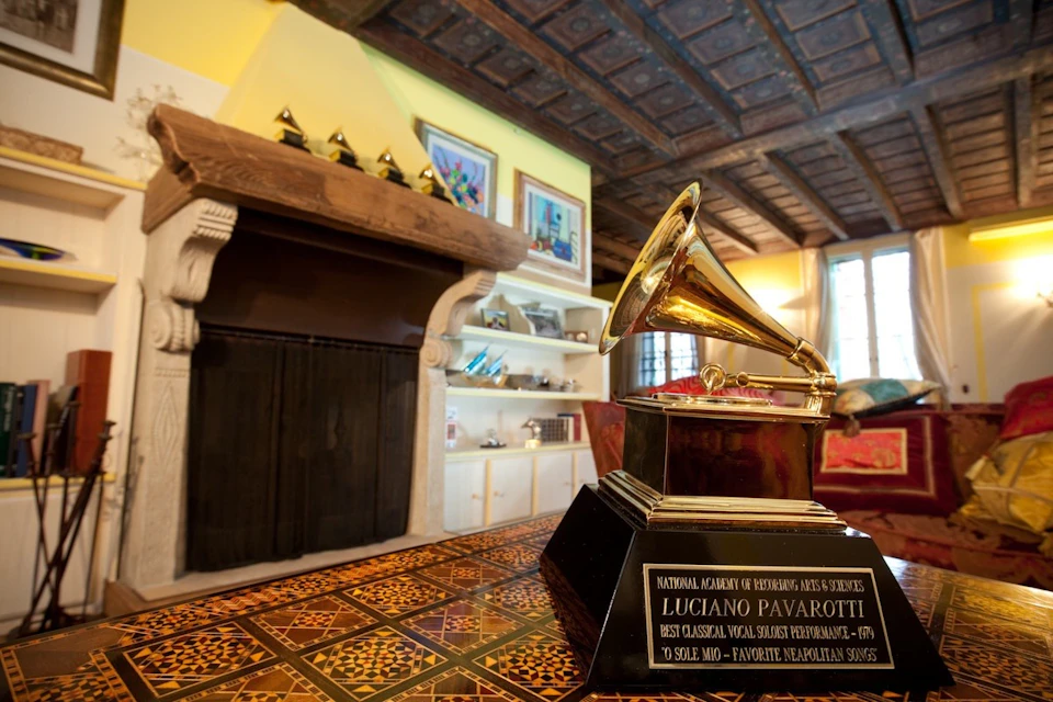Award to Luciano Pavarotti, displayed in the Pavarotti House-Museum