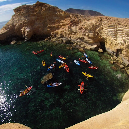 Cabo de Gata: Aventura en kayak por los acantilados