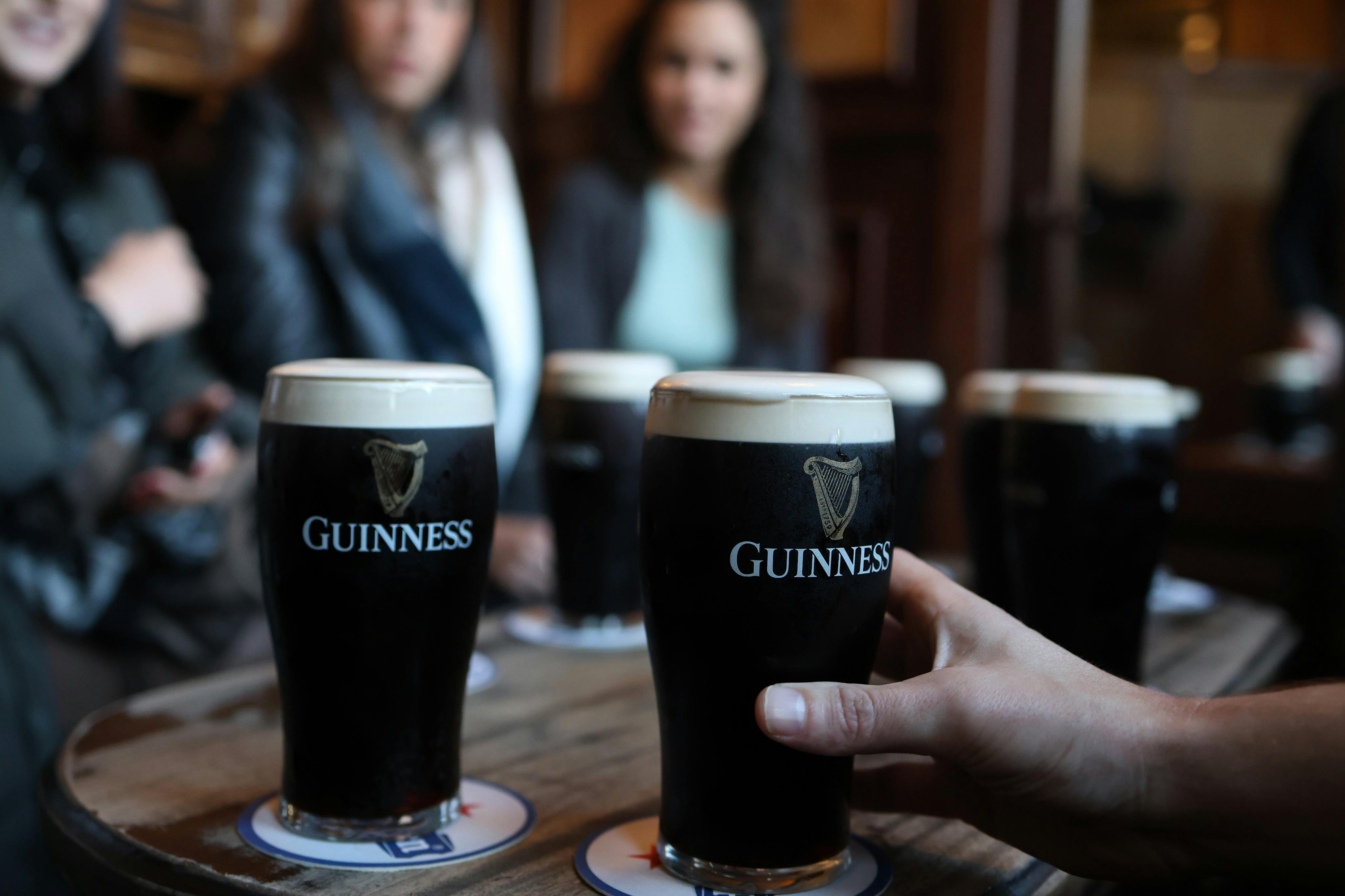 享用一品脱吉尼斯啤酒的完美品脱之旅