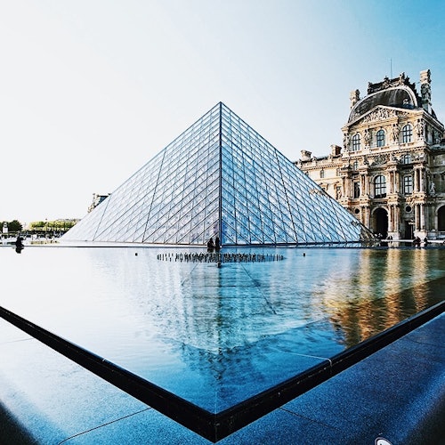 Louvre Museum: Priority Entrance Ticket + Private Guided Tour