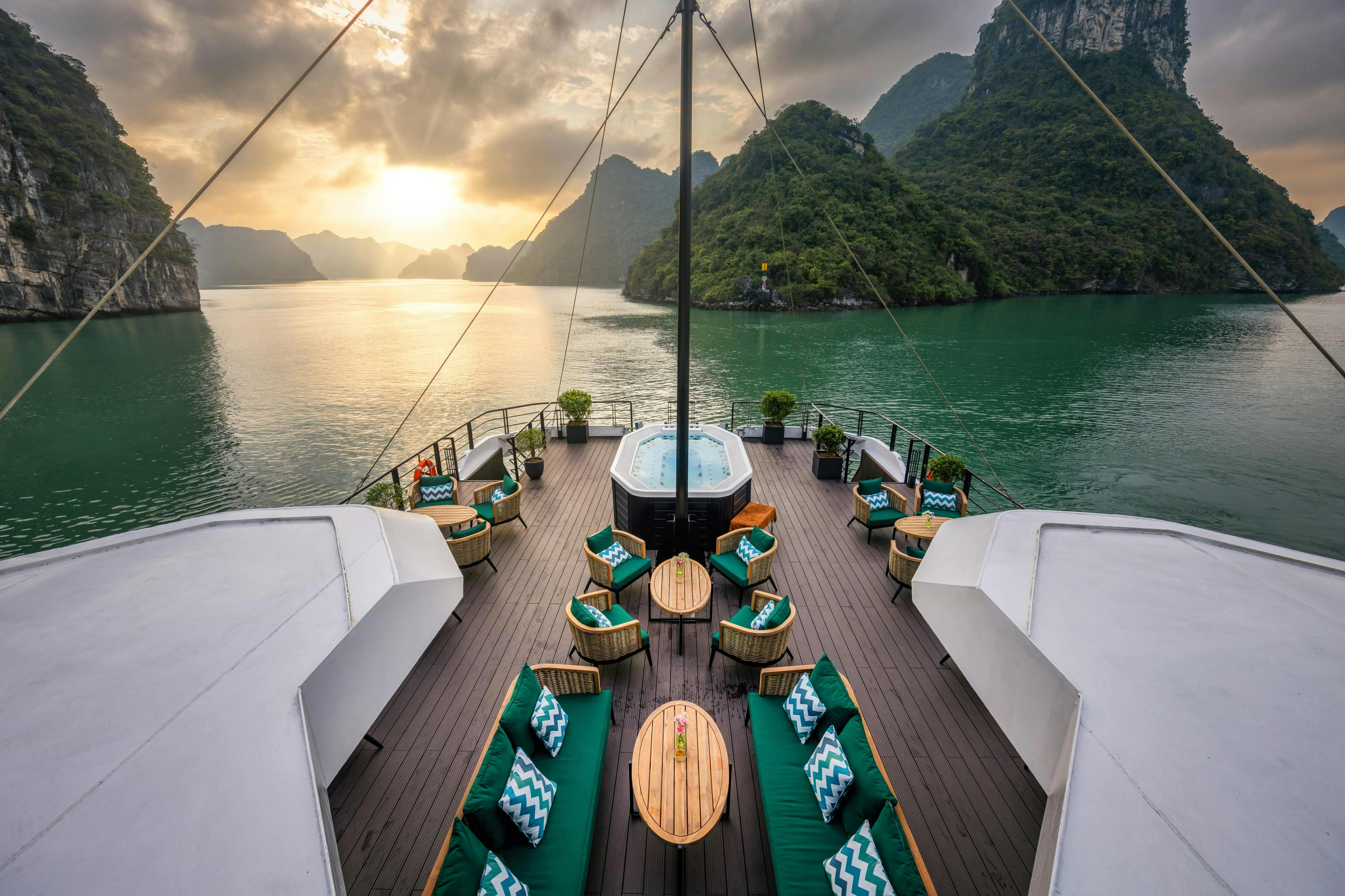 Baia di Halong e Baia di Lan Ha: Crociera in catamarano a 5 stelle + pranzo + trasferimento facoltativo — 6