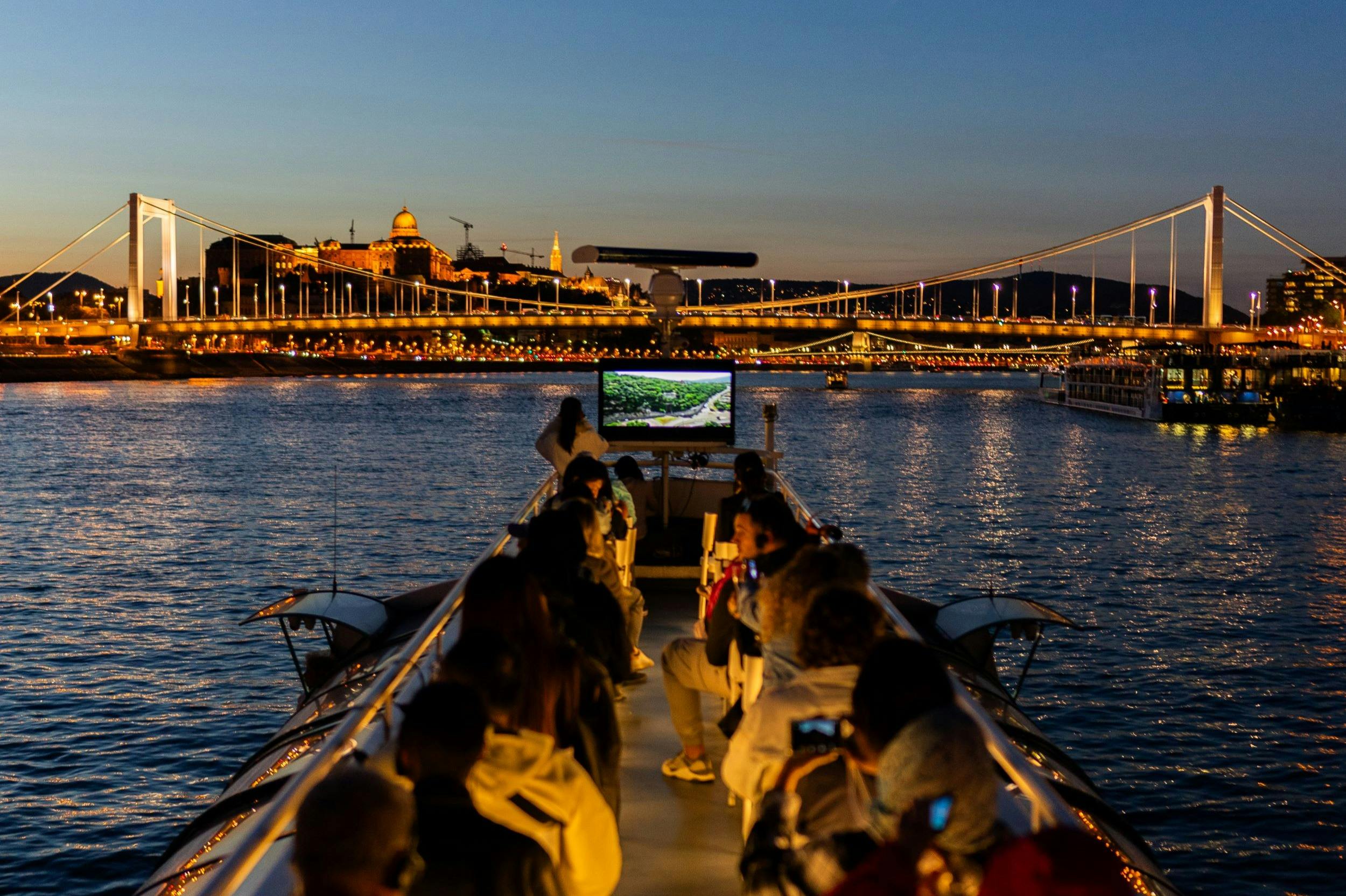 Budapest: Danube Evening Sightseeing Cruise + Audio Guide + 1 Drink 4