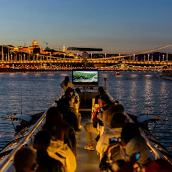 Budapest: Danube Evening Sightseeing Cruise + Audio Guide + 1 Drink 4
