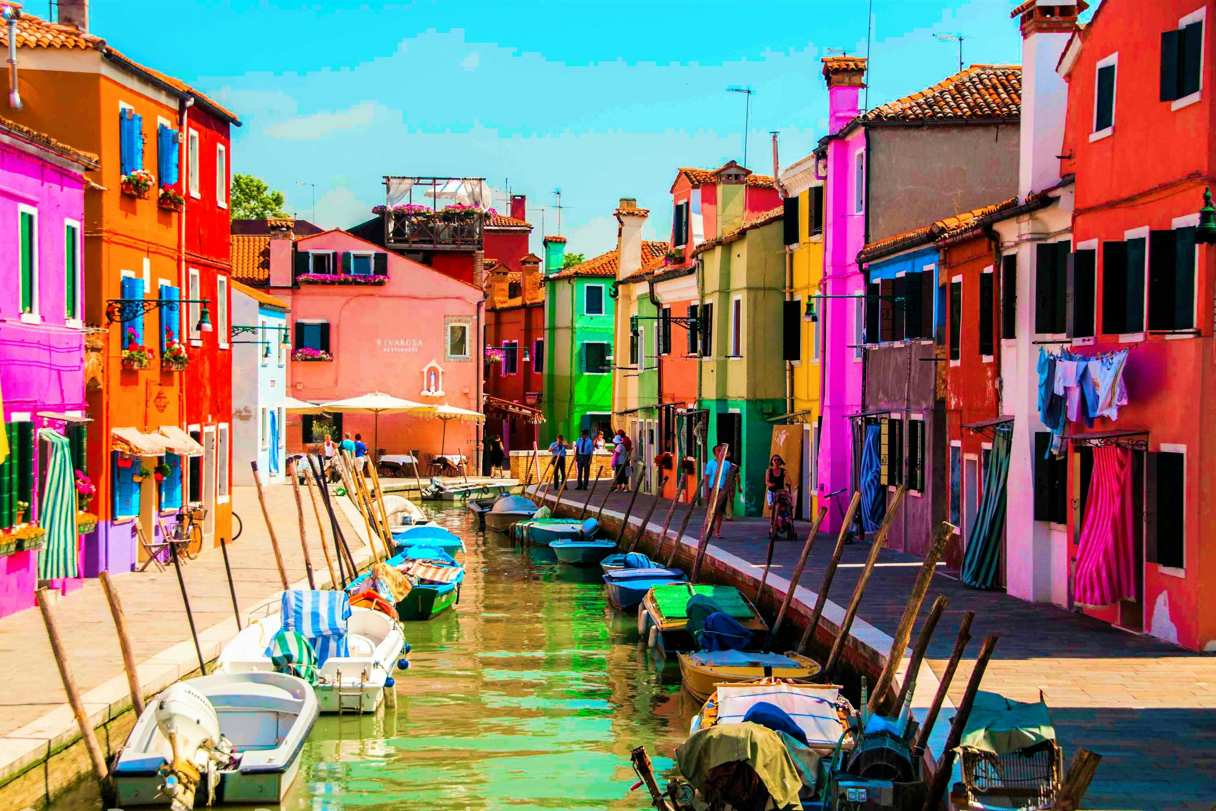 Murano & Burano: Boat Tour from St. Mark's Square + Glass-blowing Demonstration