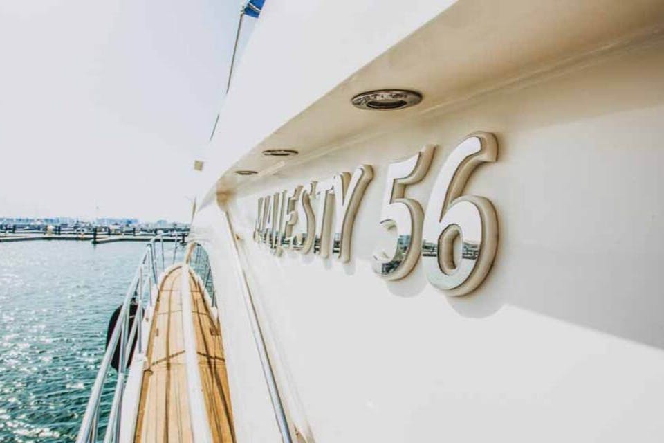 56英尺迪拜豪华游艇 - 拉古娜