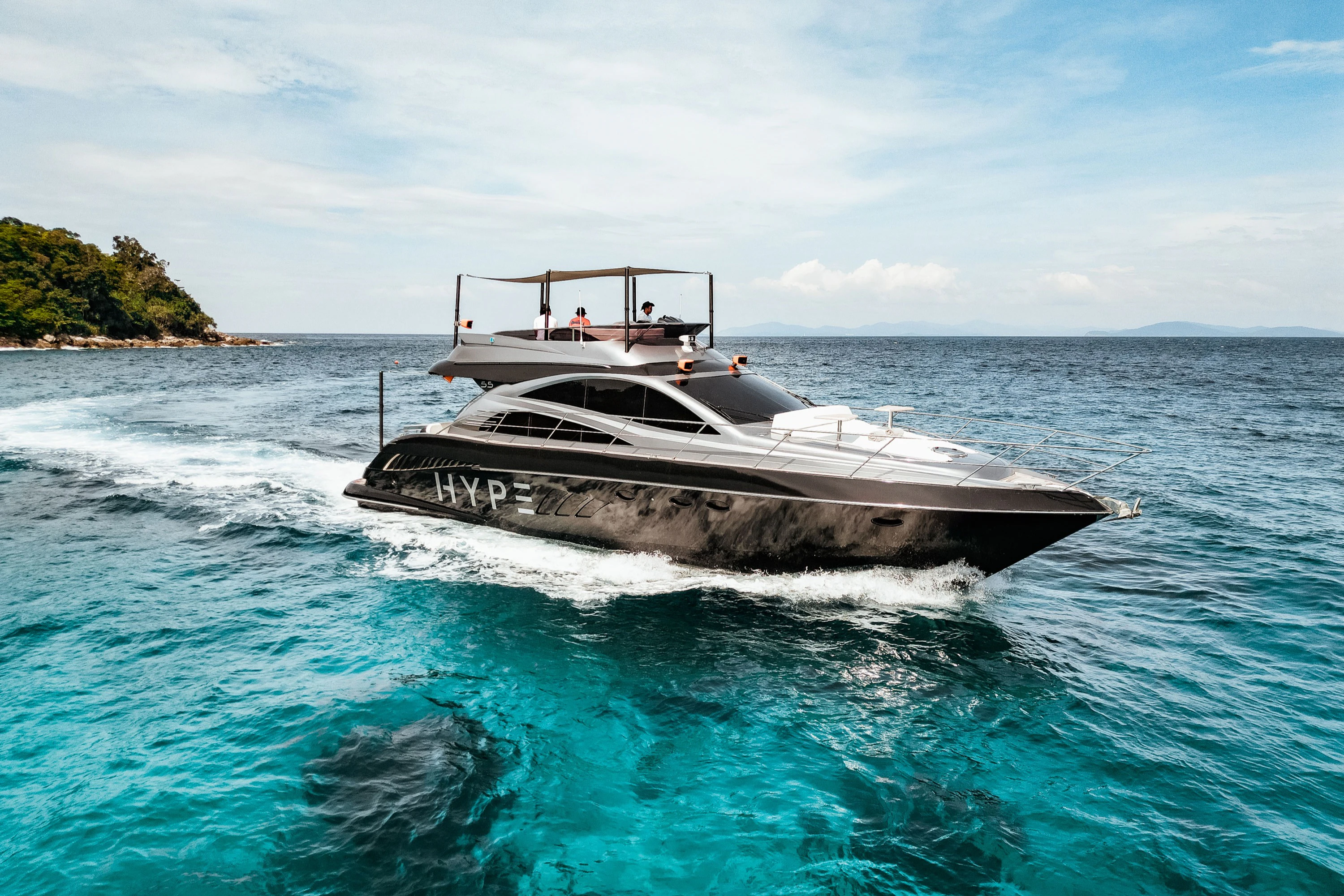 Koh Hong Island & Phang Nga Bay: Yacht Cruise from Phuket + Lunch & Drinks