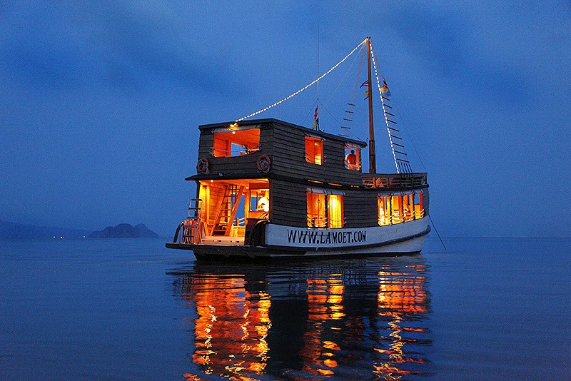 Phuket: Paseo en barco con snorkel + Cena al atardecer + Traslado de ida y vuelta