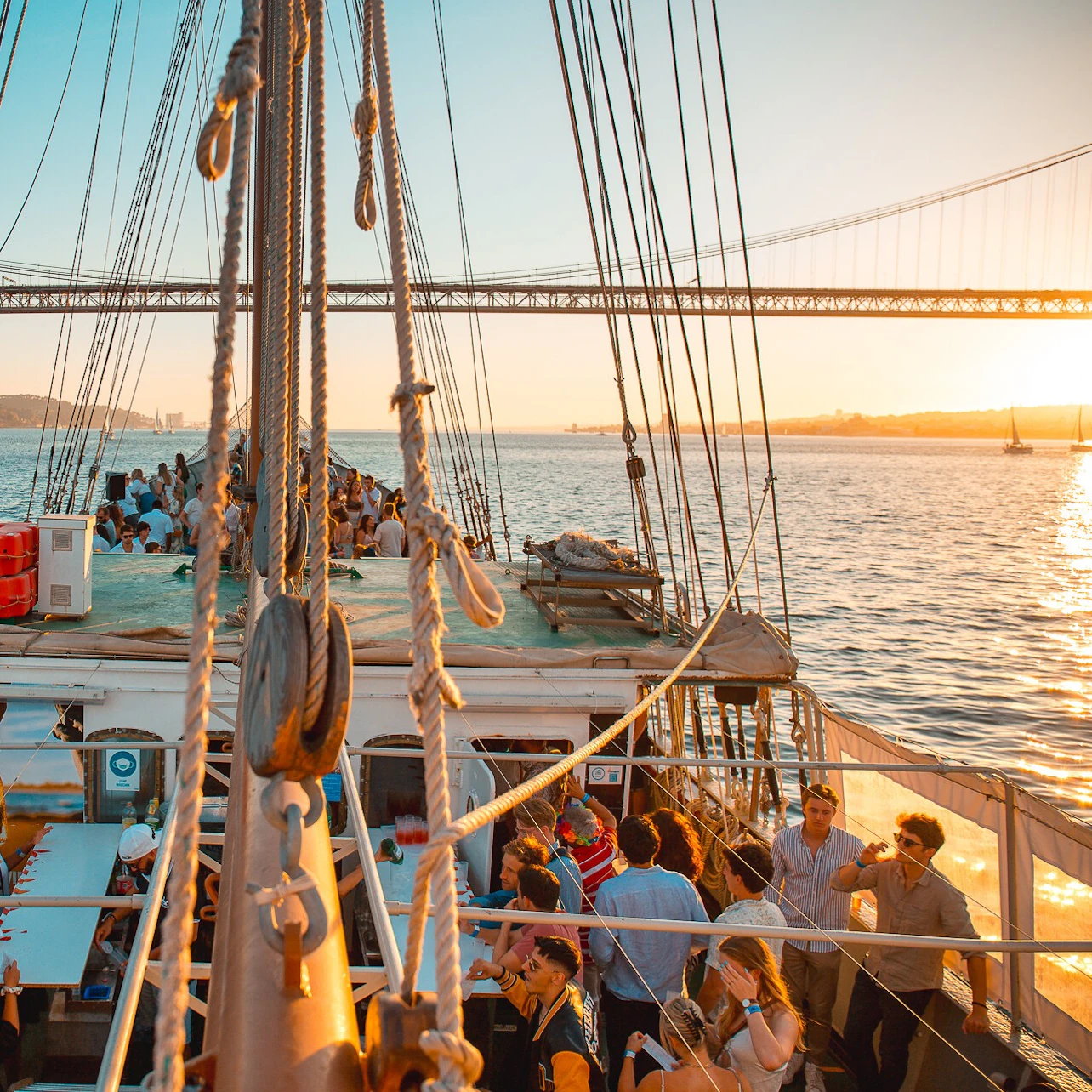Lisbon: Sunset Boat Party + Live Music + Nightclub Entry