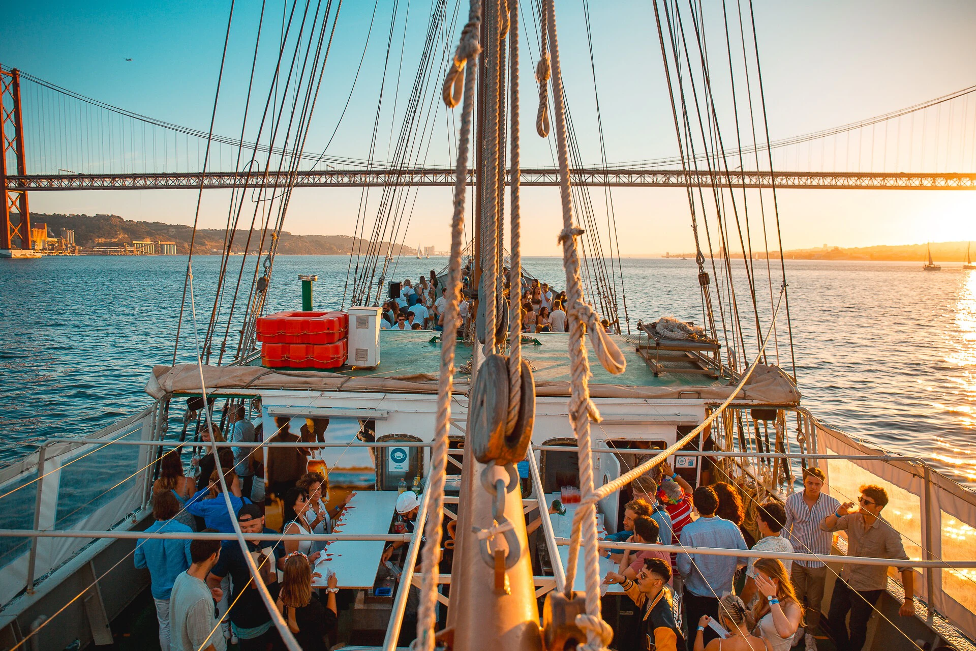Lisbon: Sunset Boat Party + Live Music + Nightclub Entry