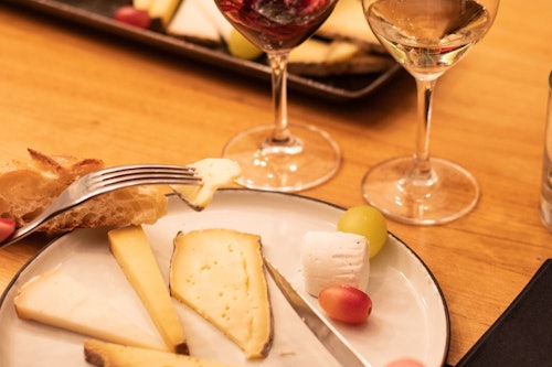 パリソムリエによるワインとチーズのアペリティフ(即日発券)
