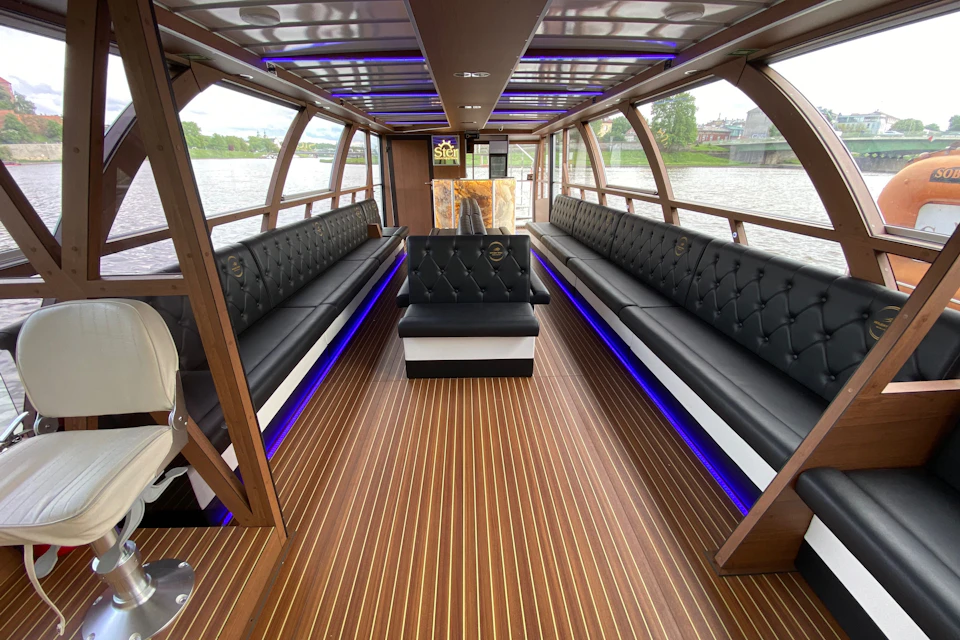Catamaran Queen Eva