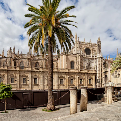 Bilhetes Catedral de Sevilha e La Giralda: bilhete sem filas + tour guiado em inglês - Photo 1