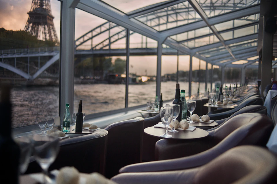 Paris en Scène - Dinner cruise on the Seine in Paris - Inside view