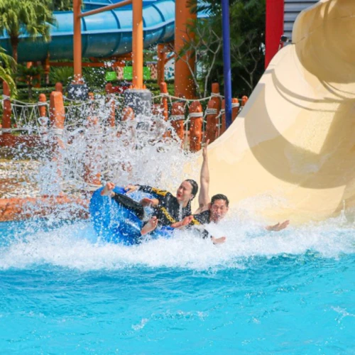 Parque aquático Splash Jungle: Bilhete de entrada + traslado opcional - Photo 2