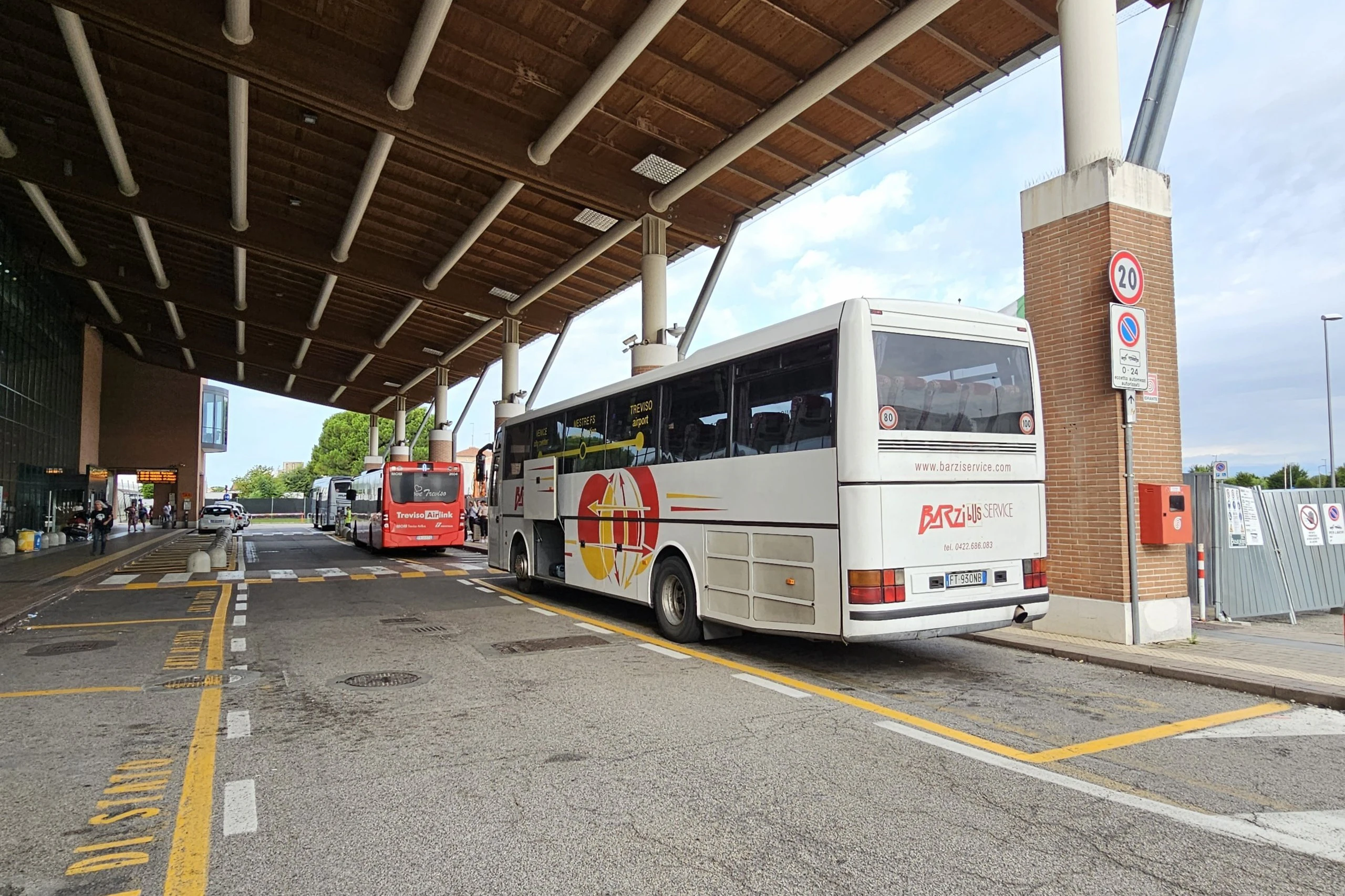 Venice: Bus Transfer to Treviso Airport (TSF) by Barzi Service