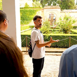 Alhambra: Skip The Line Ticket + Guided Tour 2