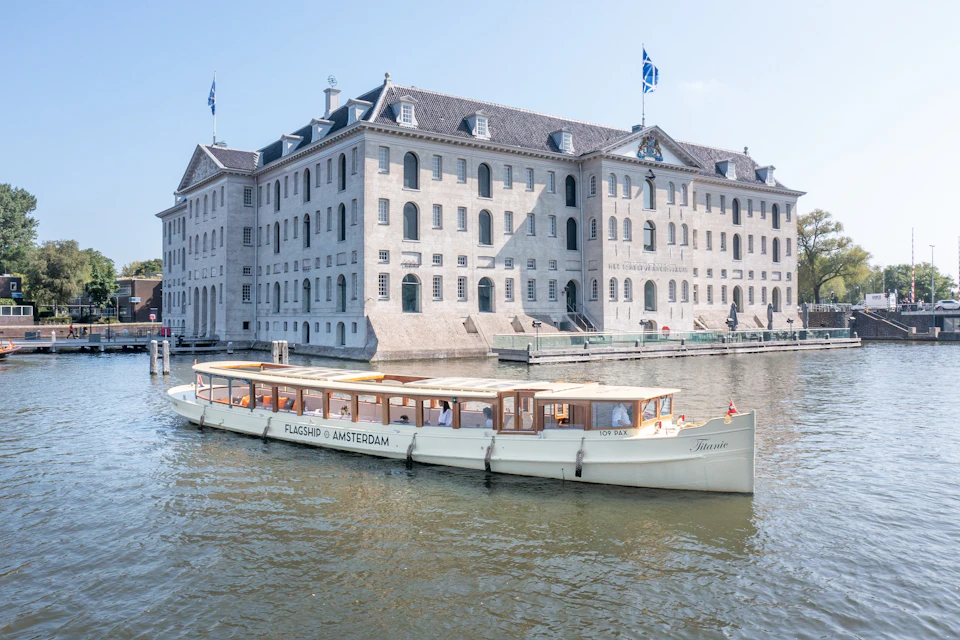 Flagship crew, customers & boat