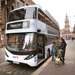 Första bussen i Glasgow