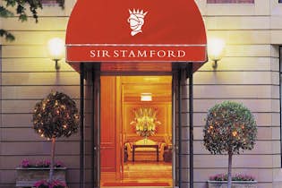 A famosa entrada para a "Casa da Magia" de Sydney: Sir Stamford na Circular Quay
