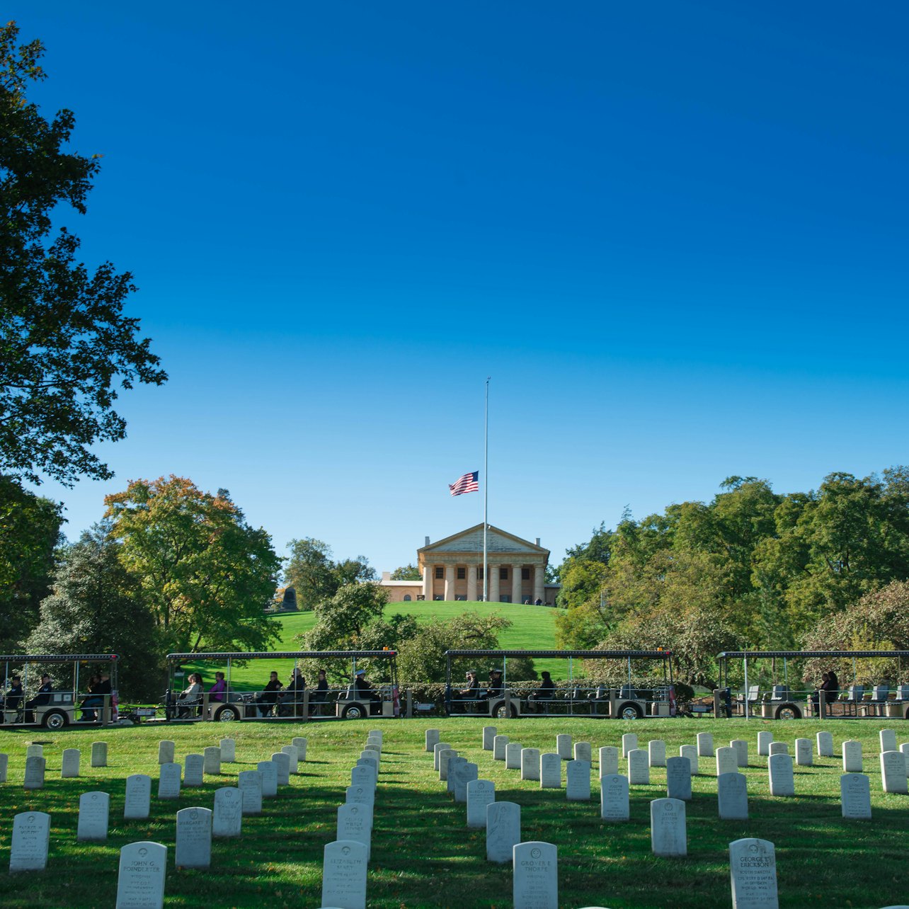 Cementerio Nacional de Arlington: Trolebús turístico - Alojamientos en Washington D.C.
