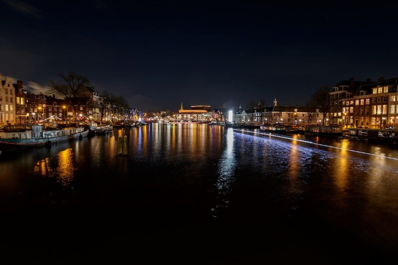 Amsterdam: Lovers Crucero nocturno por el Canal desde la Estación Central - Alojamientos en Amsterdam