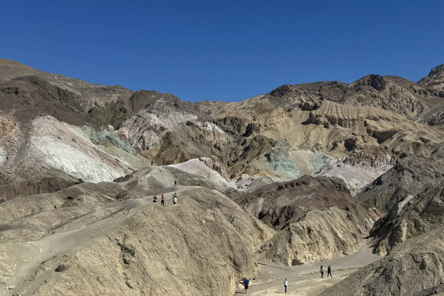 Death Valley, Seven Magic Mountains & Welcome Sign Las Vegas: Guided Tour