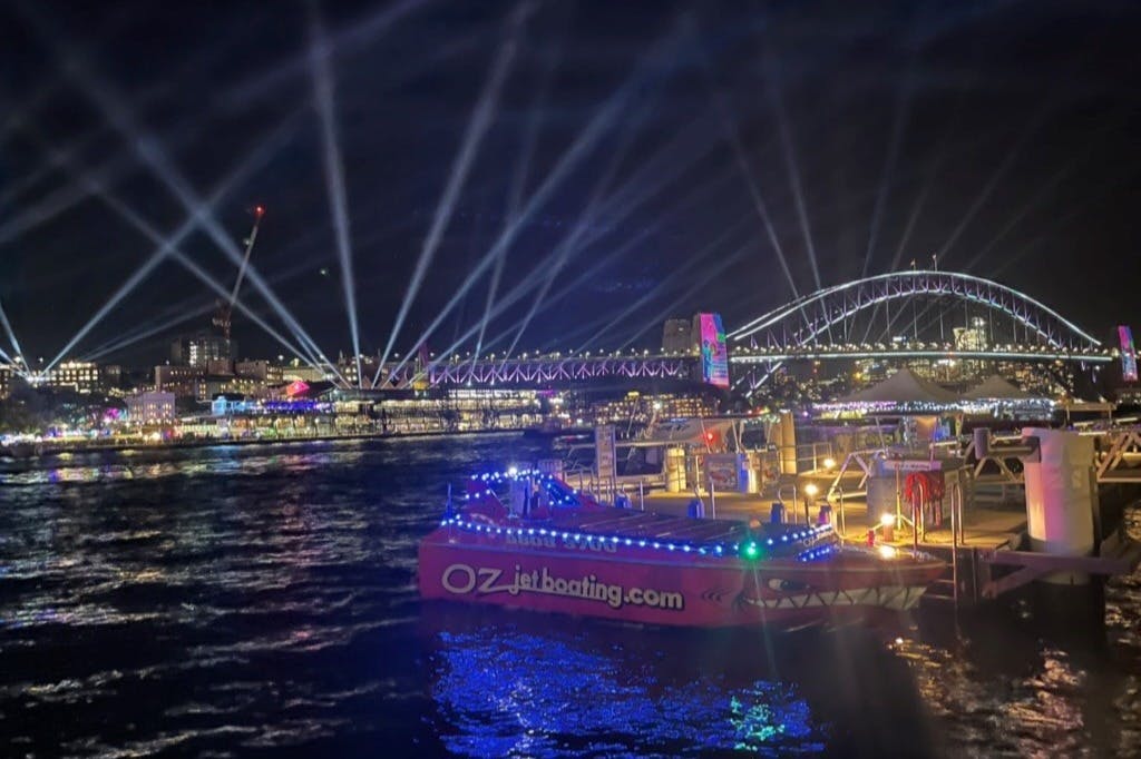 Porto di Sydney: Oz Jet Boat Vivid Sydney — 3