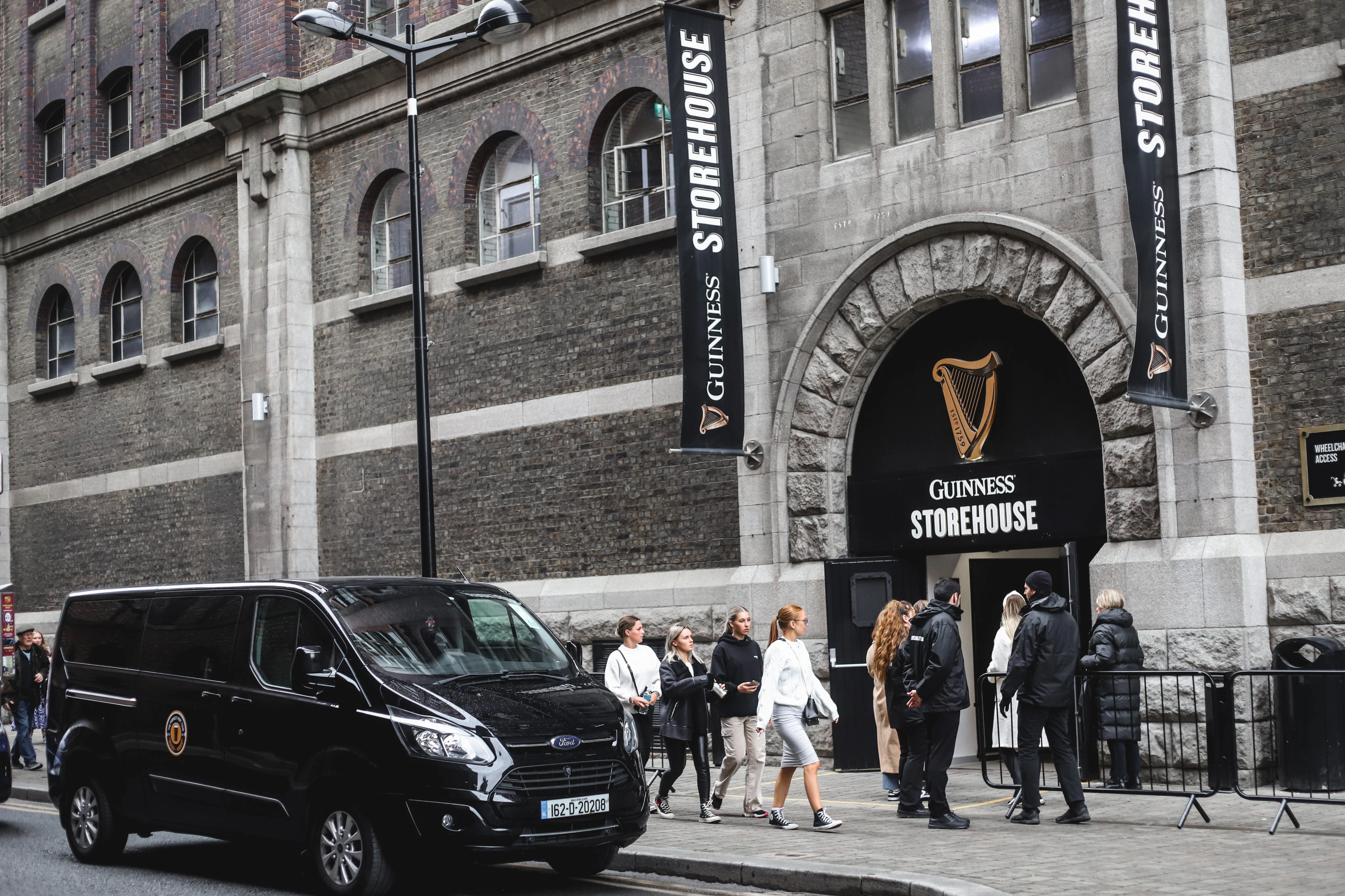 Guinness Storehouse: Entry Ticket + Perfect Pint Pub Tour