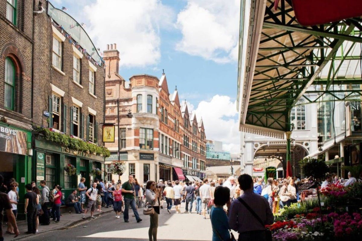 8種類のイングリッシュフードを食べて、30以上のロンドン観光スポットを楽しむウォーキングツアー！