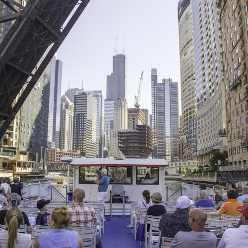 シカゴ川：90分の建築ボートツアー(即日発券)