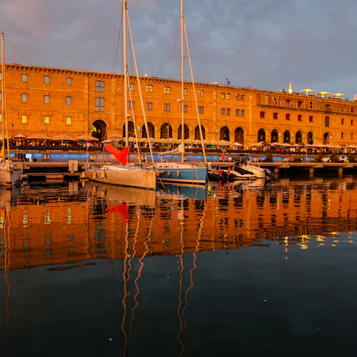 Barcelona: Navegação ao pôr do sol com bebidas e lanches - Photo 7