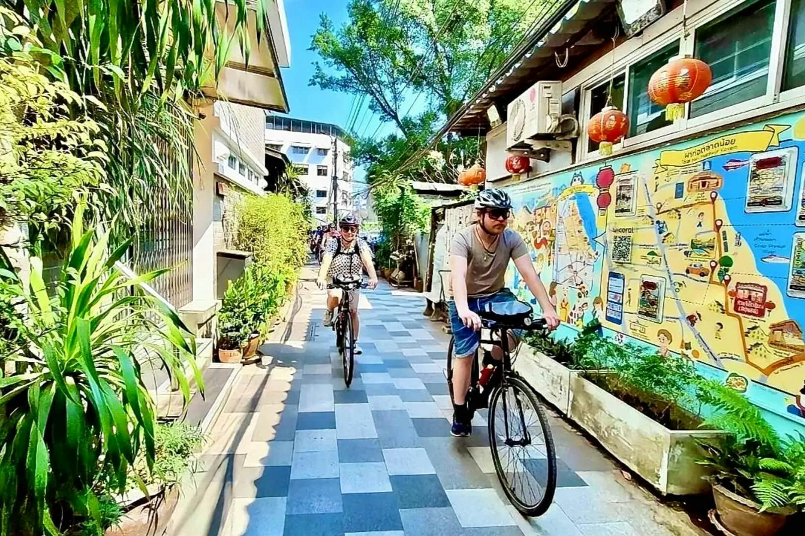 Bangkok: Guided City Bike Tour 2