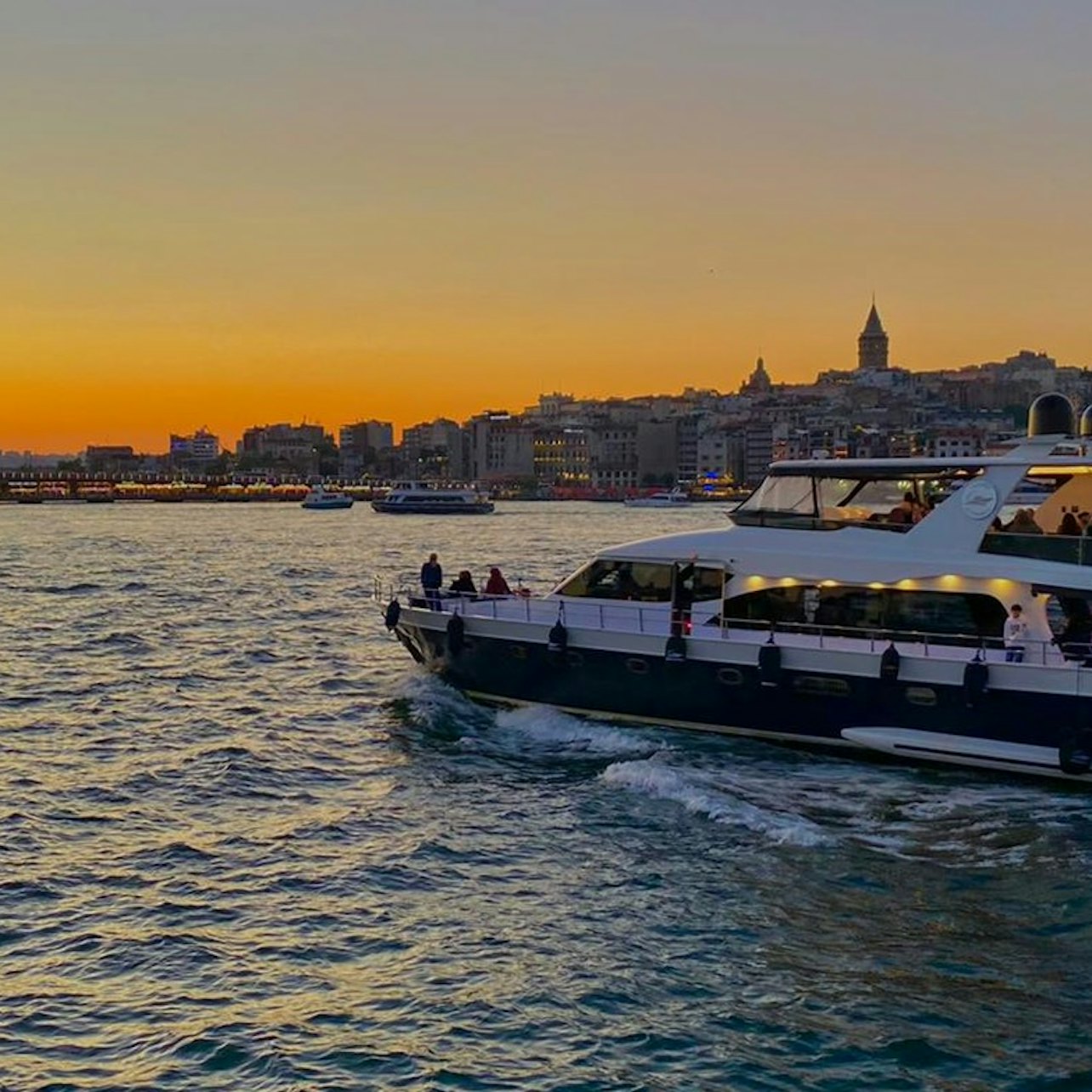 Istanbul: Bosphorus Sunset Yacht Cruise with Snacks in Istanbul β Tiqets