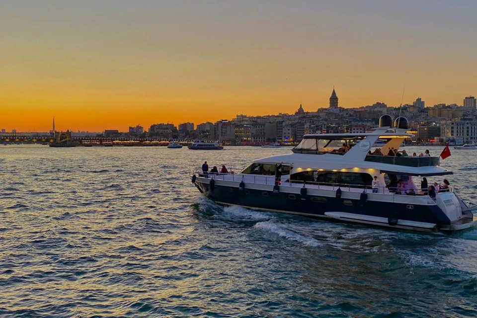 Bosphorus Sunset Cruise on Luxury Yacht