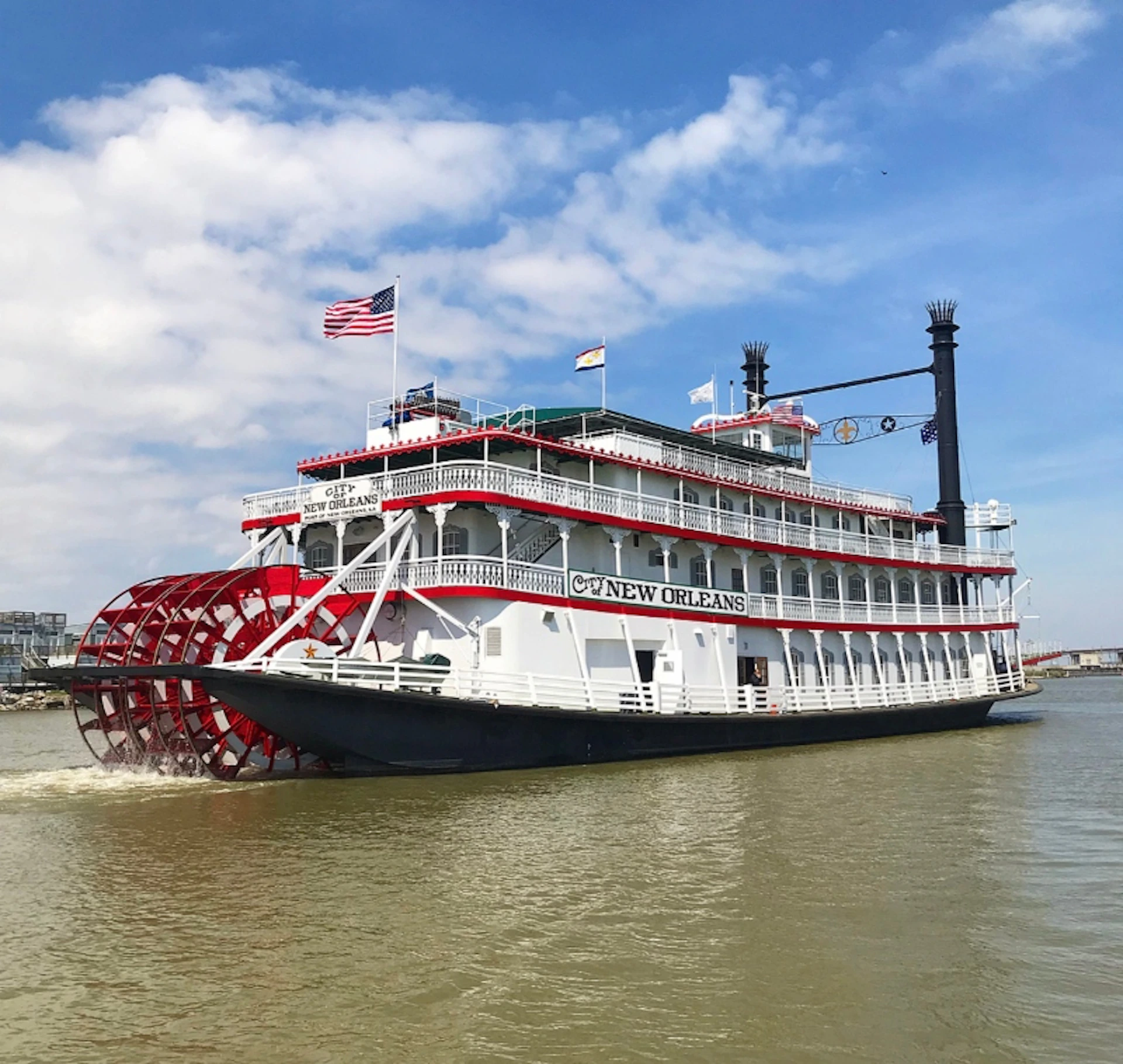 Riverboat CITY of NEW ORLEANS cruising the Mississippi River