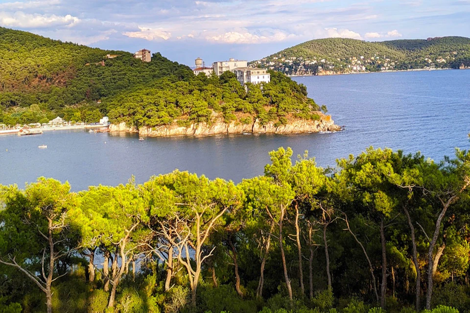 The landscape between the princes islands