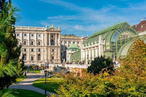 ウィーン：シシィ美術館、ホーフブルク宮殿、庭園ツアー(即日発券)