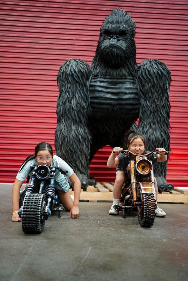 Image of people on the art at Metartwold