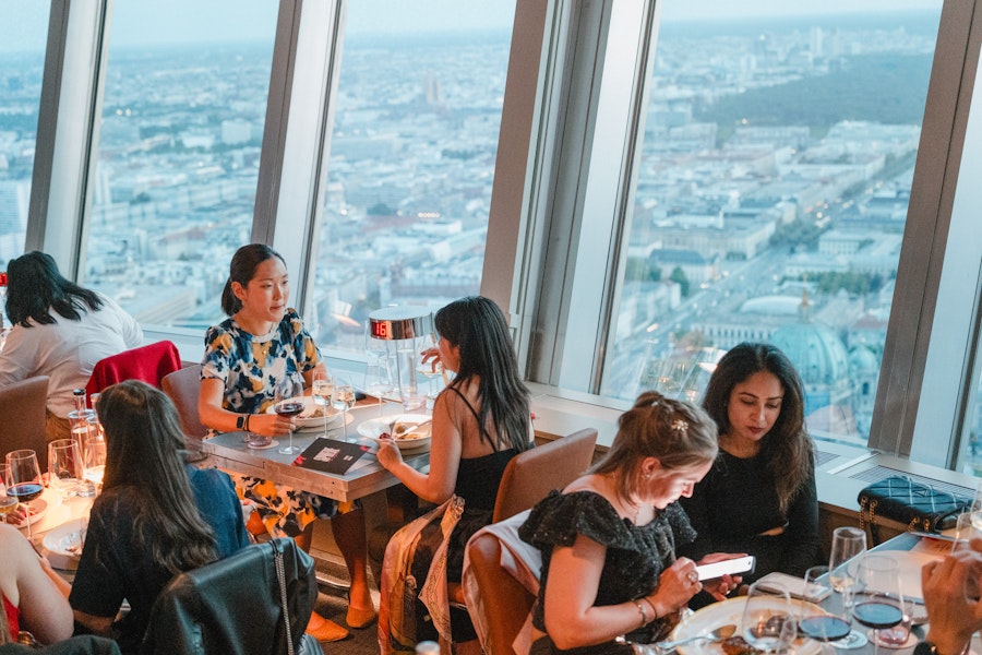 Bilety na Wieżę Telewizyjną w Berlinie z 3-daniowym menu