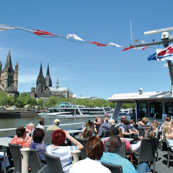 Cologne Panorama City-kryssning. Utsikt över katedralen