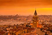 Galata Tower-billetten er på Tripass for at se de to kontinenter i Istanbul med den romantiske aura i Galata Tower
