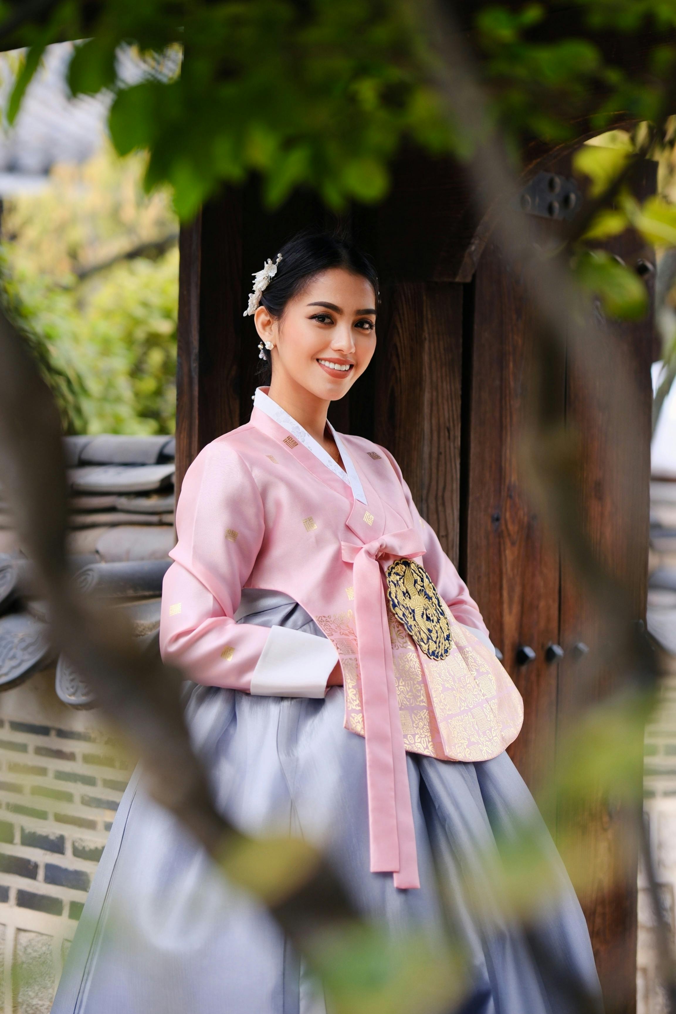 "Princess Hanbok" Hanbok Rental & Snap Photoshoot: Luxury Hanbok (Adults & Kids Available) - Photo 10